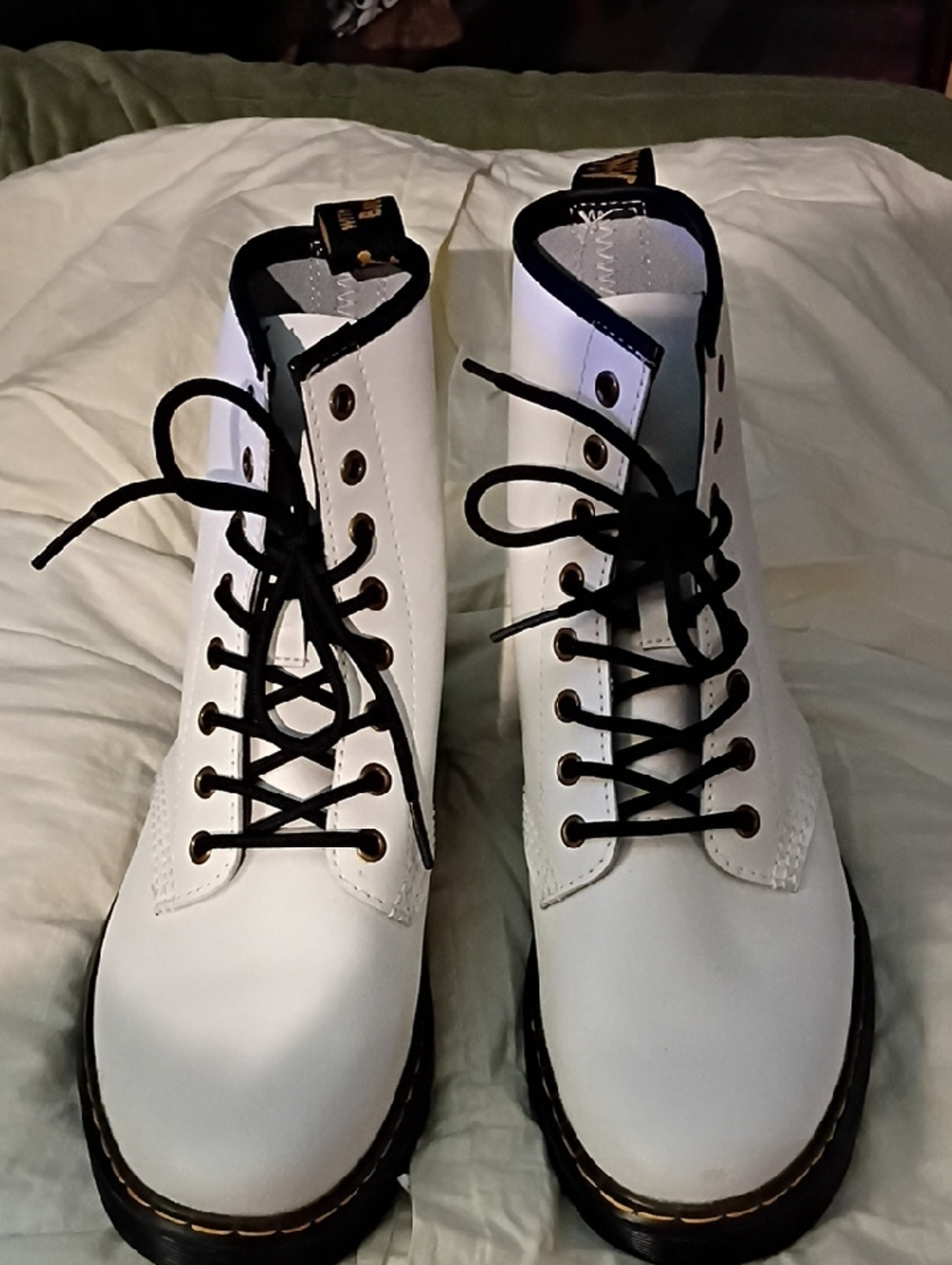 Dr. Martens Vintage Zavala White Leather Boots with Flat Sole Mns 8 Wmns 9